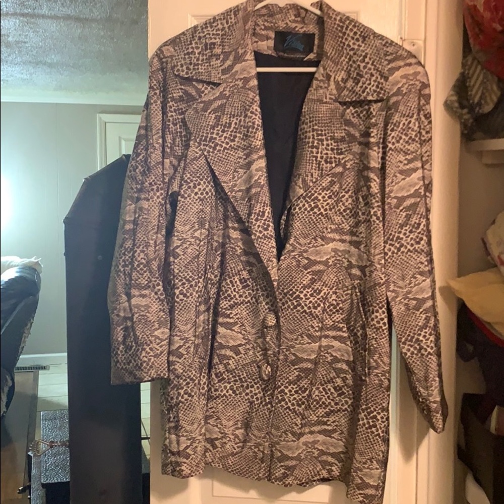 Women’s snakeskin print jacket. Vision brand.